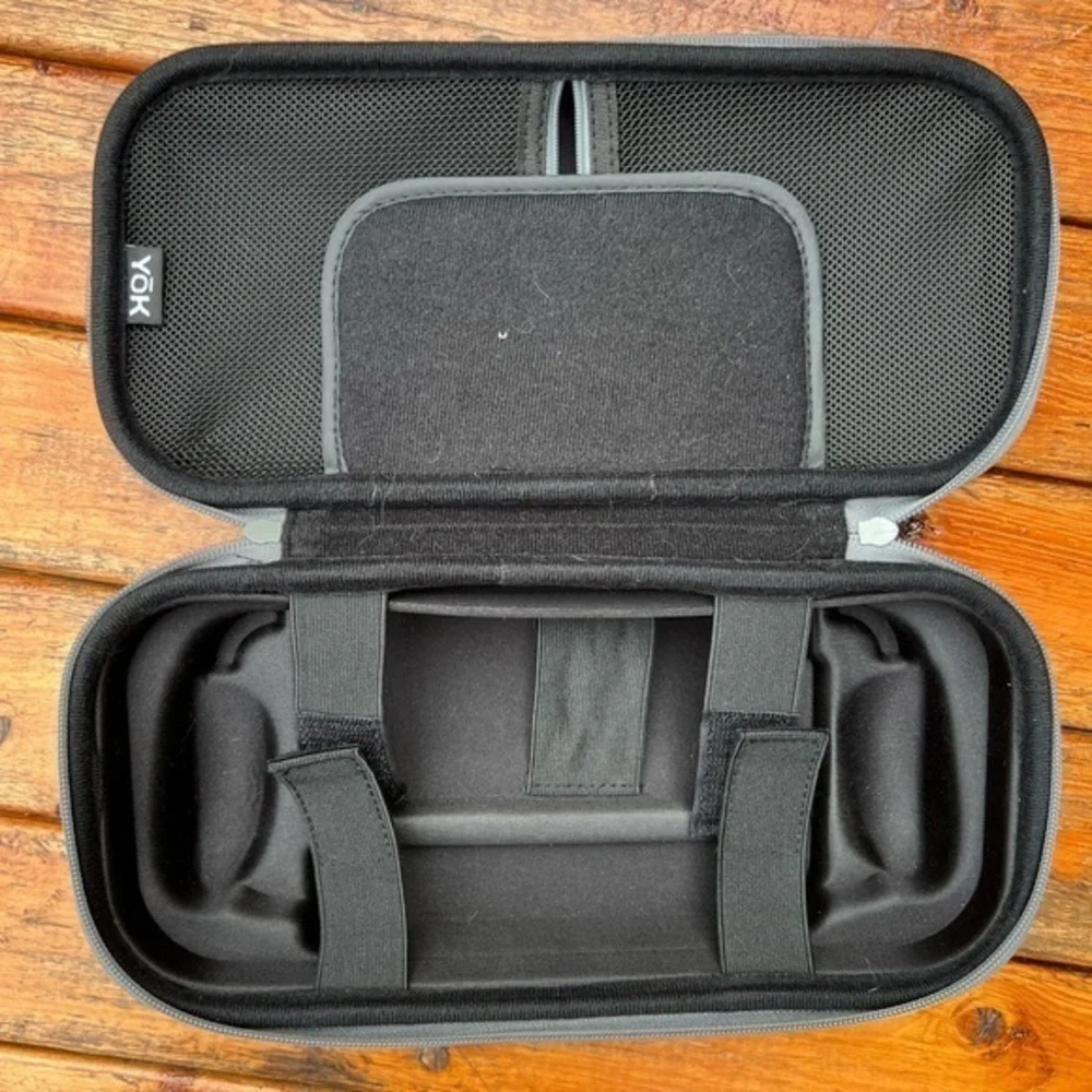 Nintendo switch carrying case. Like new. Excellent condition.